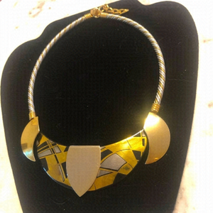 VTG Laurana of Italy Gold Silver Tone w Black Accent Centrepiece Bib Collar 16”